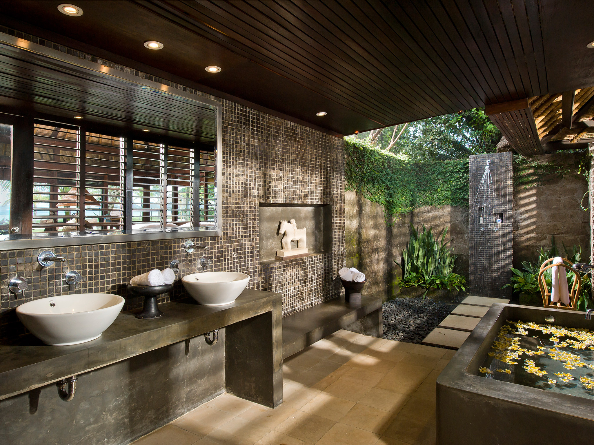 Beachfrontvillasbali.com | Villa Atas Ombak - an elite haven | Pictures